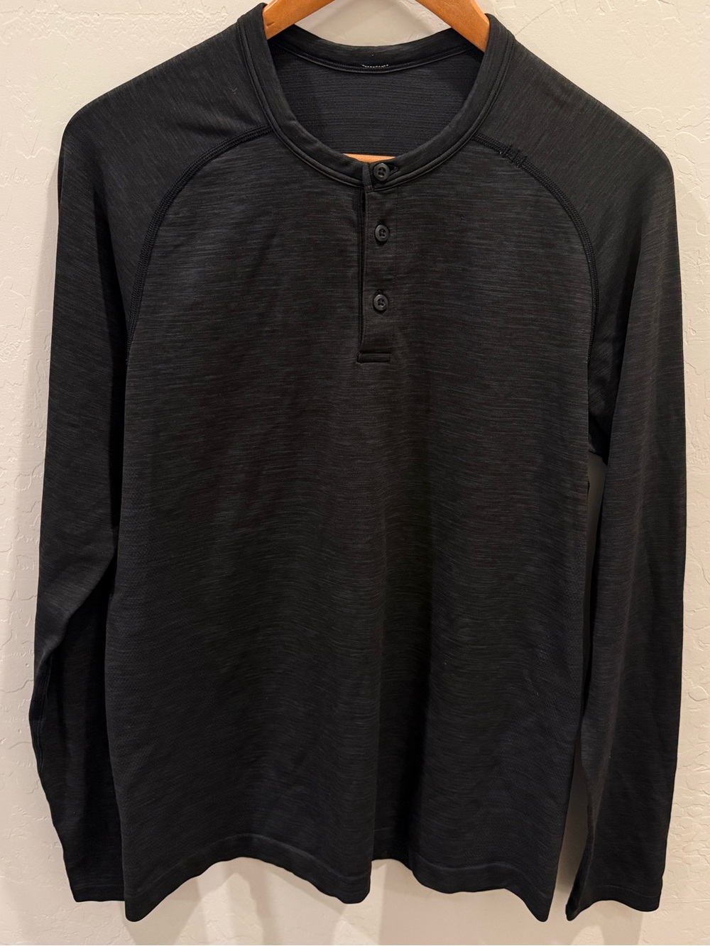 Lululemon Men's Metal Vent Tech Long Sleeve Henley - Heathered Black